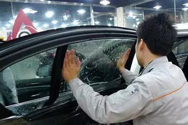 購車禮品不是越多越好，精明選擇值錢的汽車美容服務